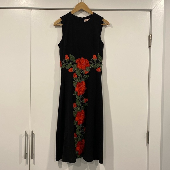 Traffic People Dresses & Skirts - Traffic People sleeveless black knee length dress with roses